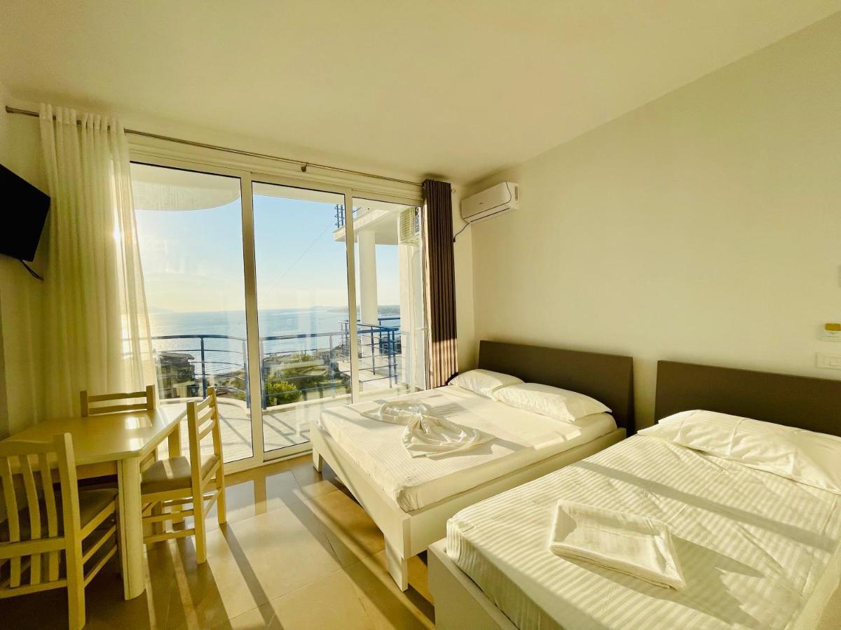 Jico Travel - Villa Colombo Vlorë Buitenkant foto