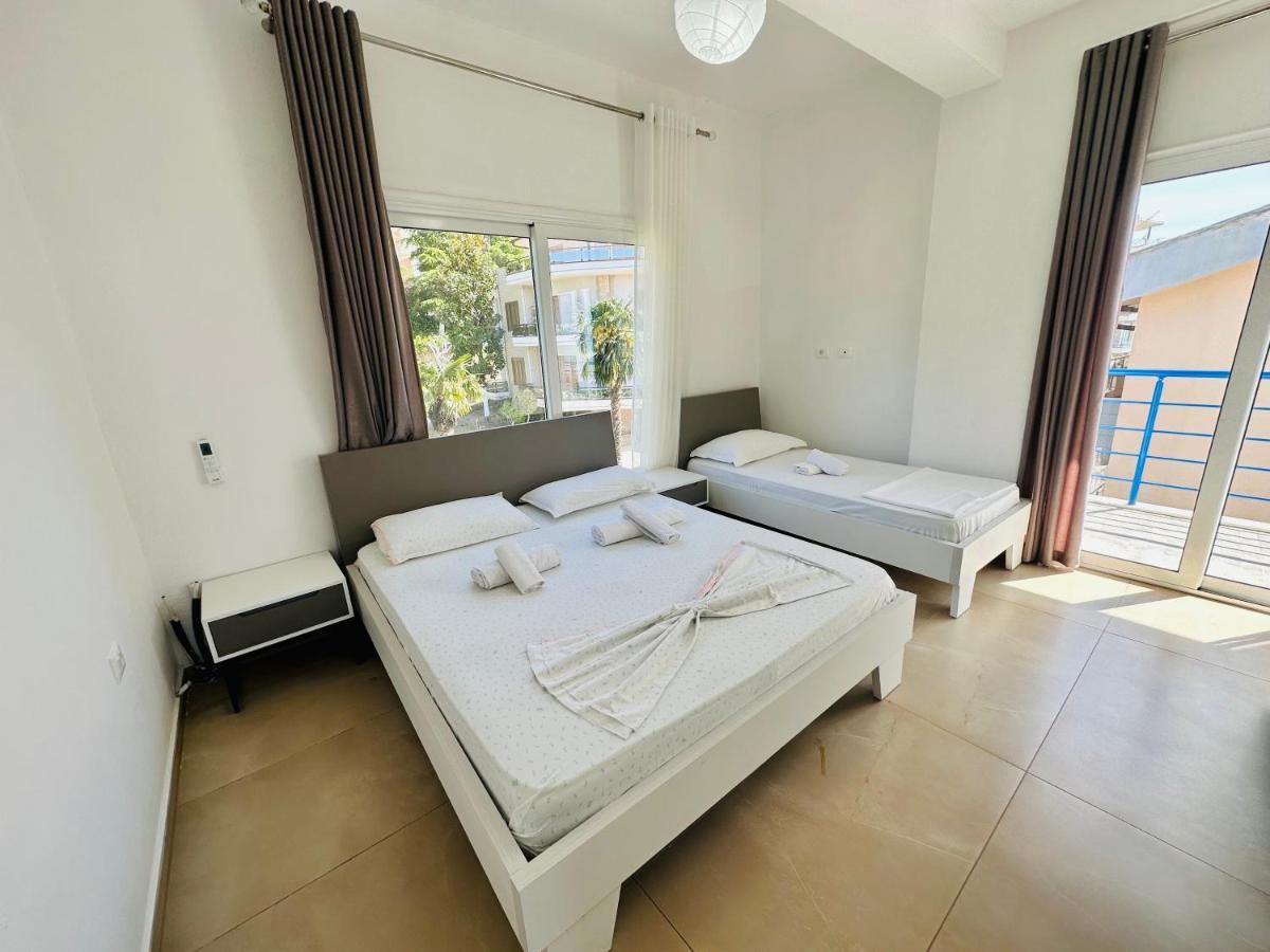 Jico Travel - Villa Colombo Vlorë Buitenkant foto