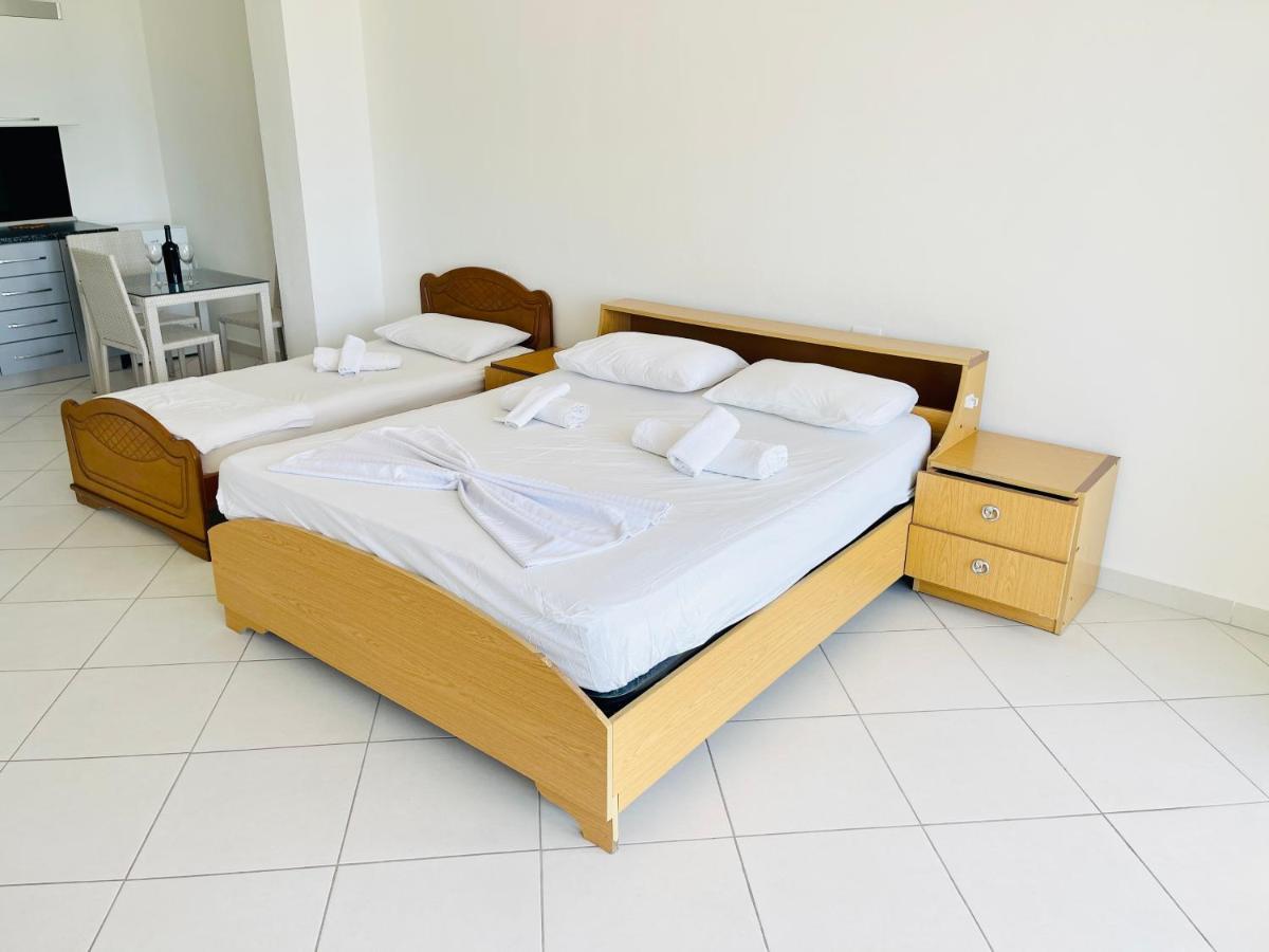 Jico Travel - Villa Colombo Vlorë Buitenkant foto