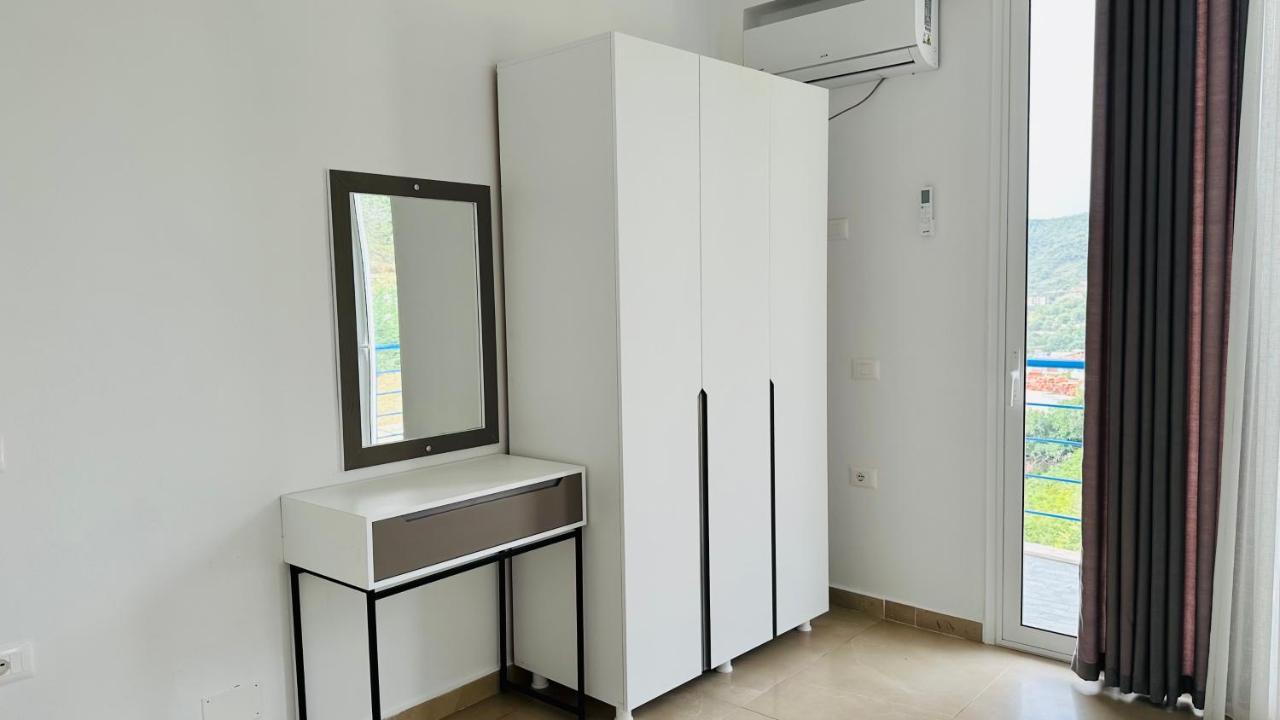 Jico Travel - Villa Colombo Vlorë Buitenkant foto
