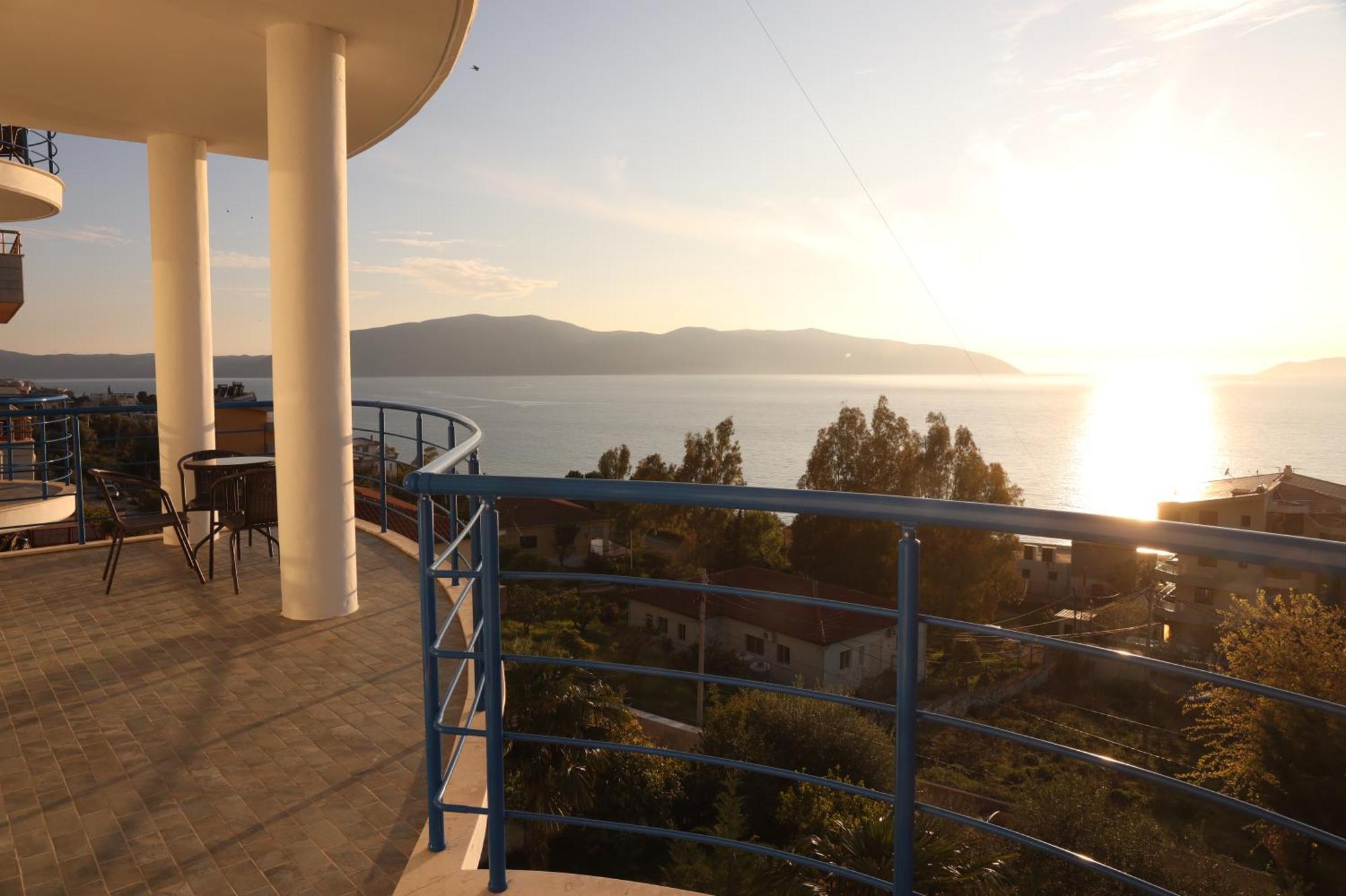 Jico Travel - Villa Colombo Vlorë Buitenkant foto