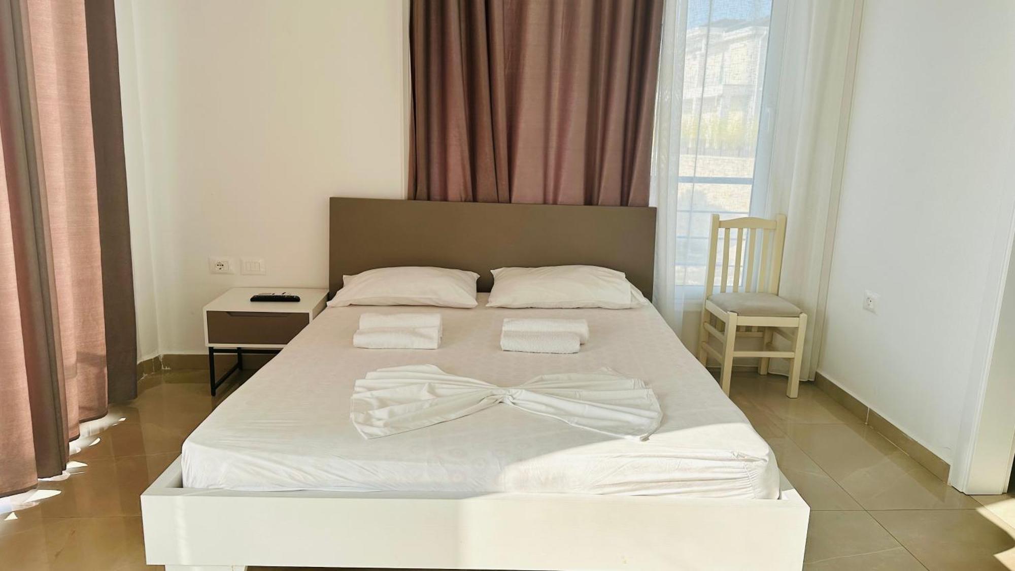 Jico Travel - Villa Colombo Vlorë Buitenkant foto