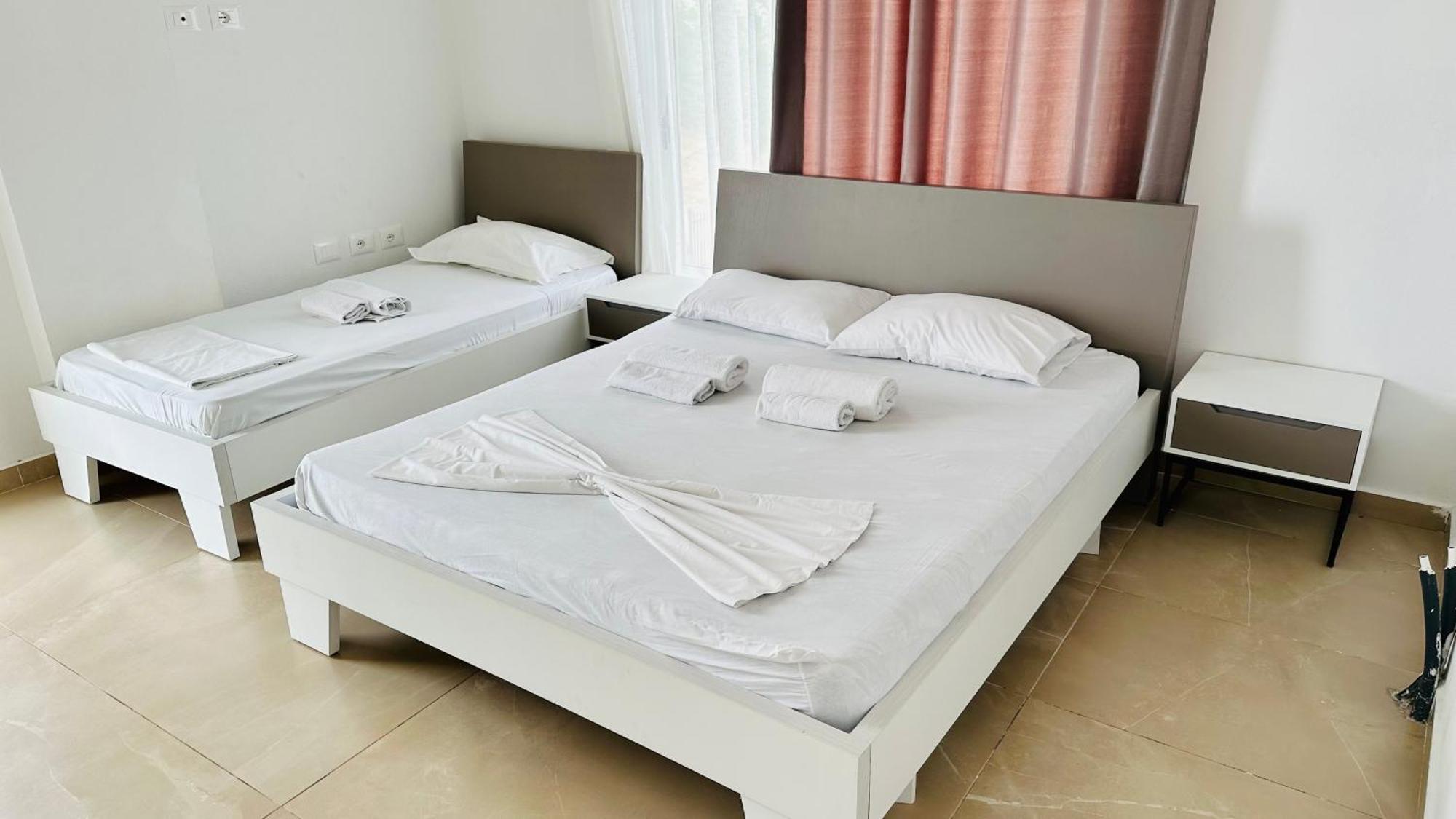 Jico Travel - Villa Colombo Vlorë Buitenkant foto