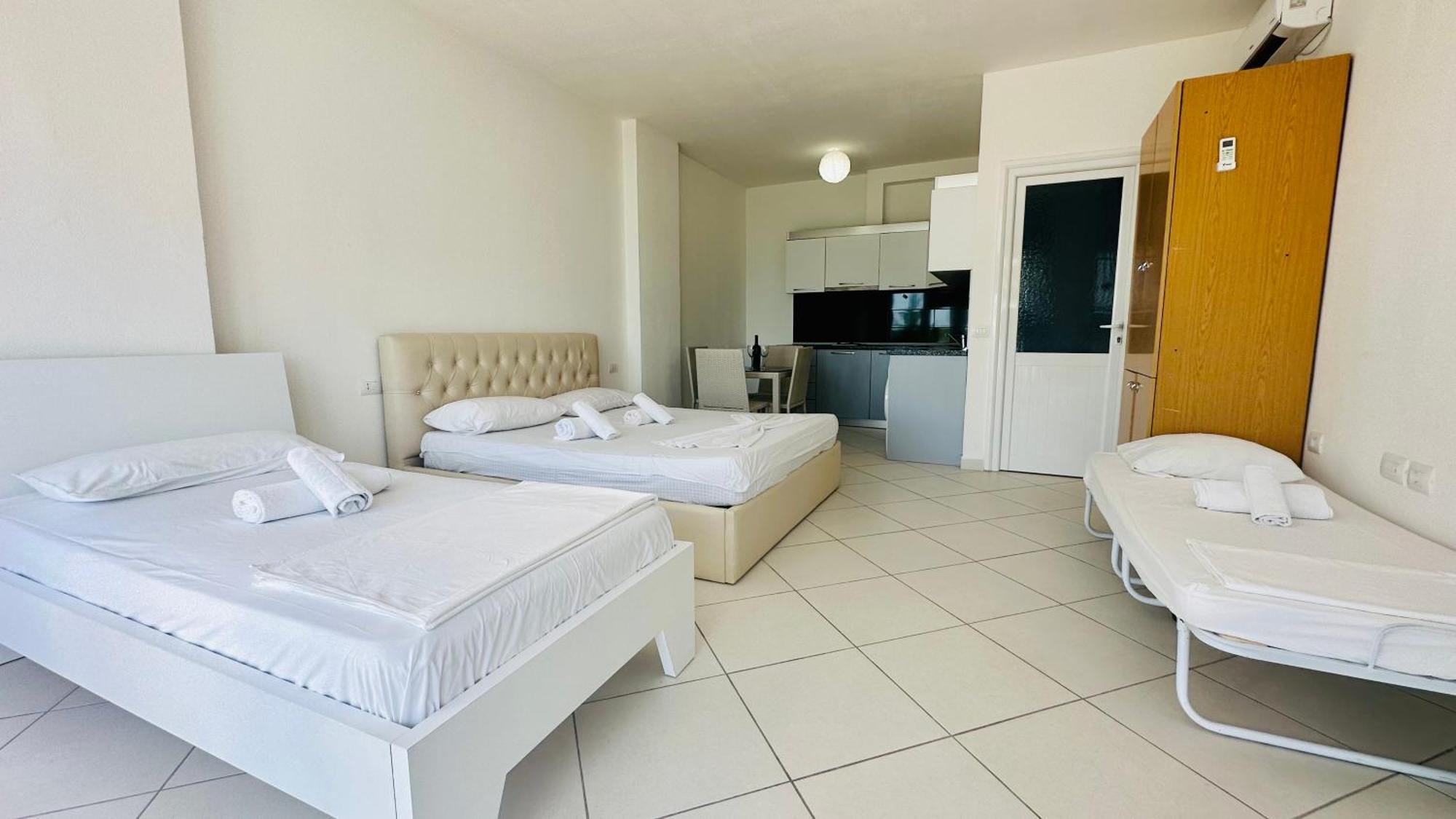 Jico Travel - Villa Colombo Vlorë Kamer foto