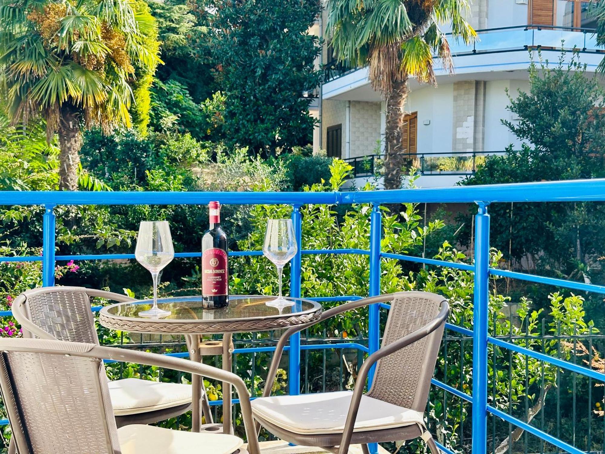 Jico Travel - Villa Colombo Vlorë Buitenkant foto
