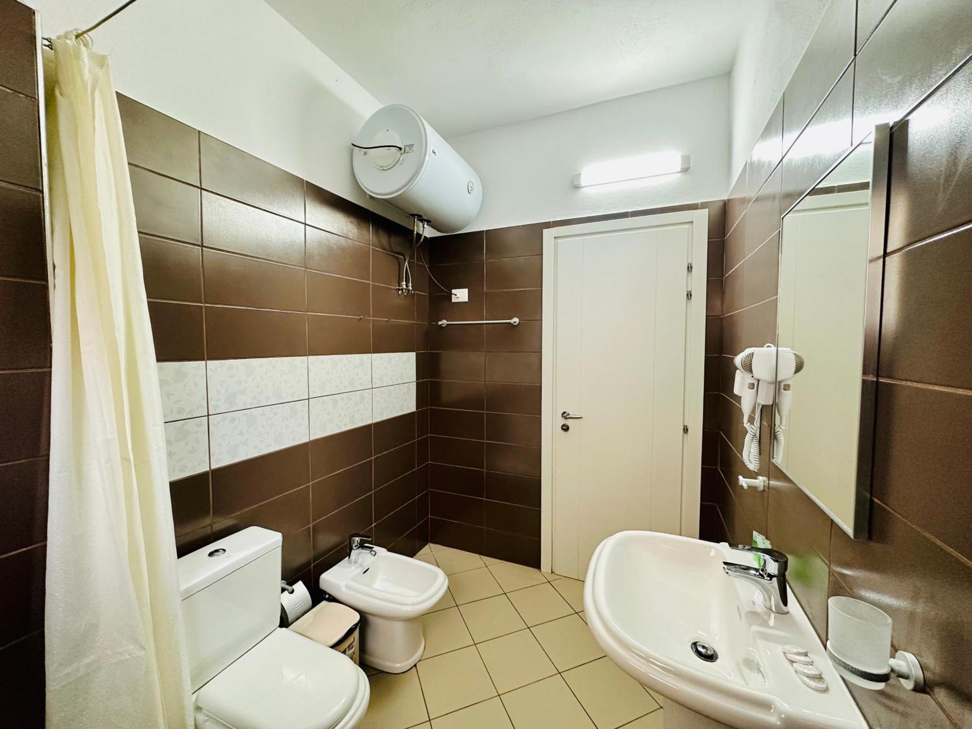 Jico Travel - Villa Colombo Vlorë Kamer foto