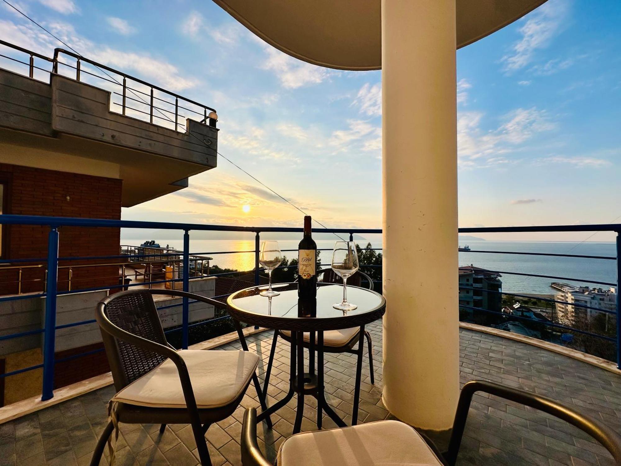 Jico Travel - Villa Colombo Vlorë Buitenkant foto