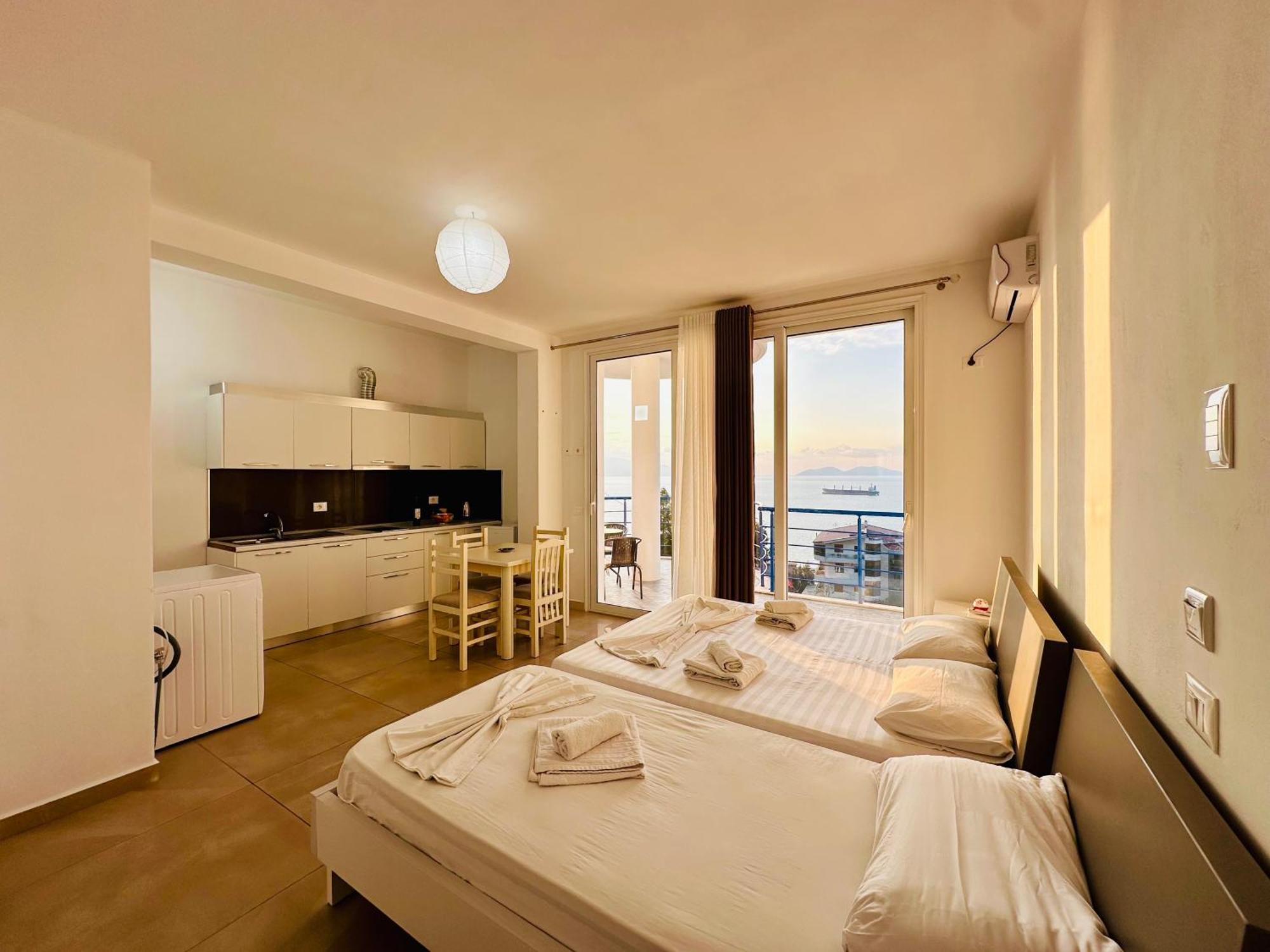 Jico Travel - Villa Colombo Vlorë Buitenkant foto